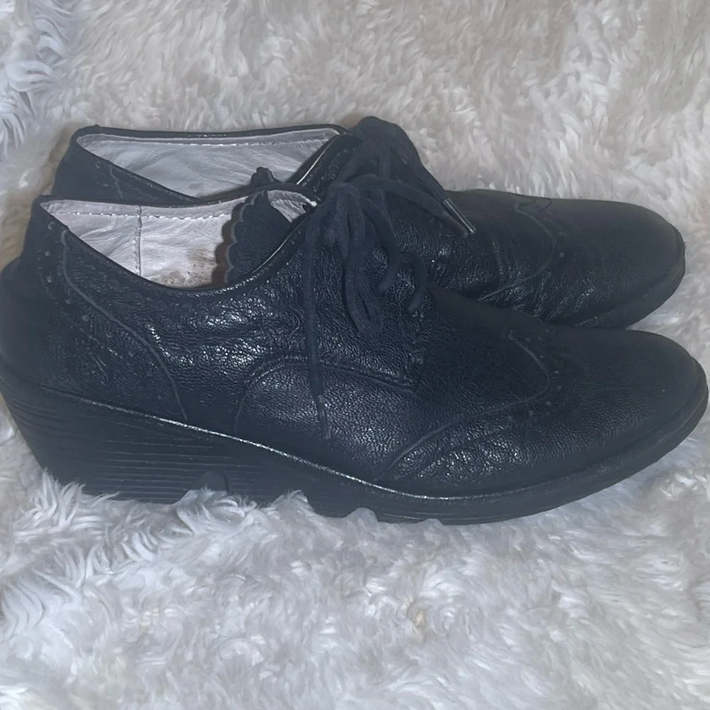 Fly London women’s Black Leather Shoes size 7